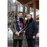 Главный тренер ХК «Торпедо» приехал в нижегородский зоопарк «Лимпопо» к живому символу хоккейного клуба