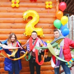 40-ка метровый шарф для жирафа, связанный учениками Школы №79
